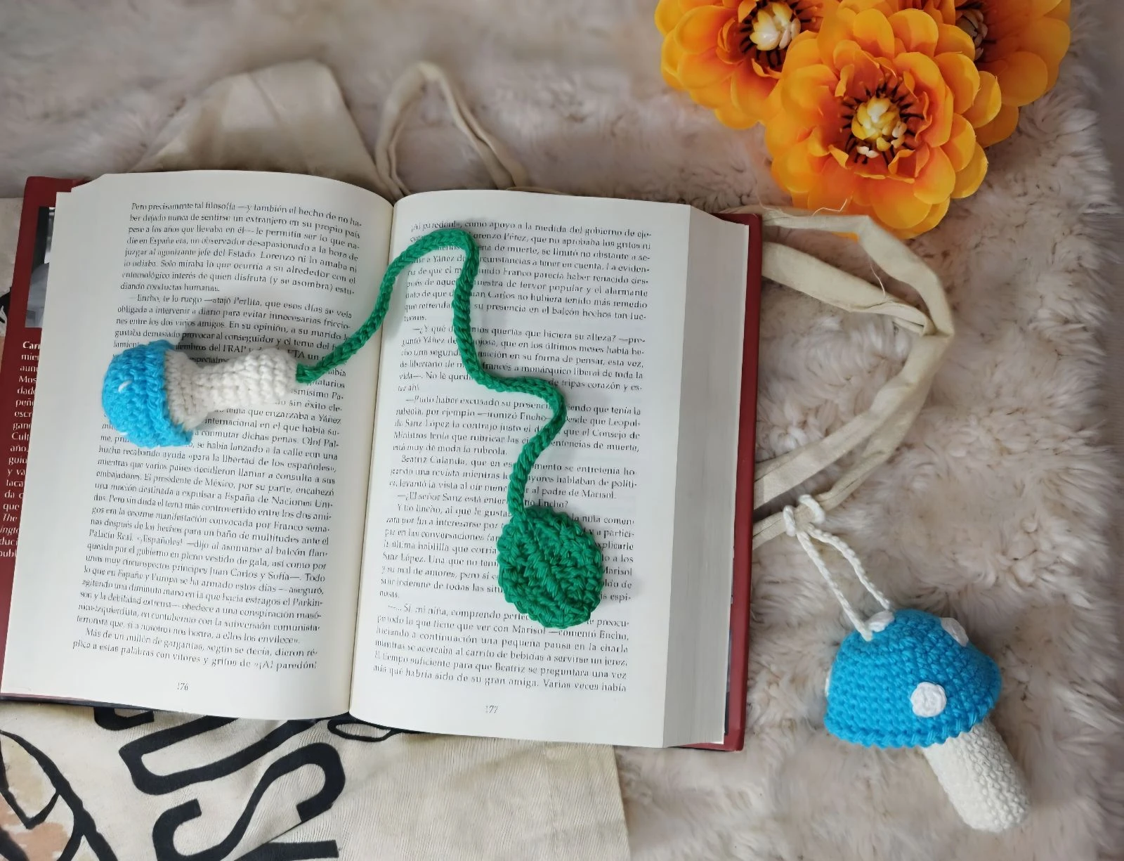 Lote marcapaginas y portalabial  crochet
